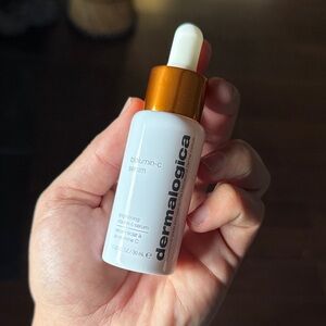 Dermalogica Biolumin-C Serum - White with Gold Cap